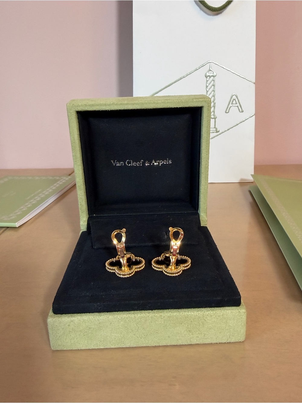 RARE Van Cleef & Arpels Magic Onyx Alhambra single motif earrings FULL SET - Picture 8 of 15